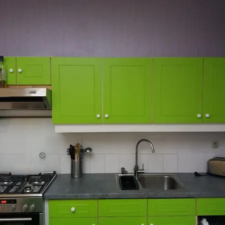Family House, Free Parking, 15min. Walk To City