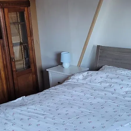 Dom wakacyjny Family House, Free Parking, 15min. Walk To City *