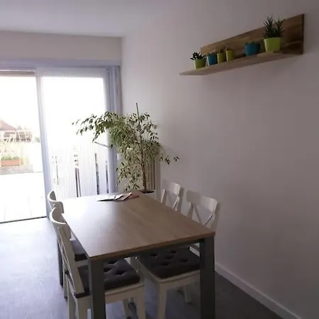 Dom wakacyjny Family House, Free Parking, 15min. Walk To City *